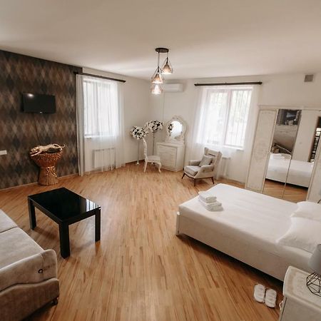 Castle Family Hotel Erevan Exterior foto