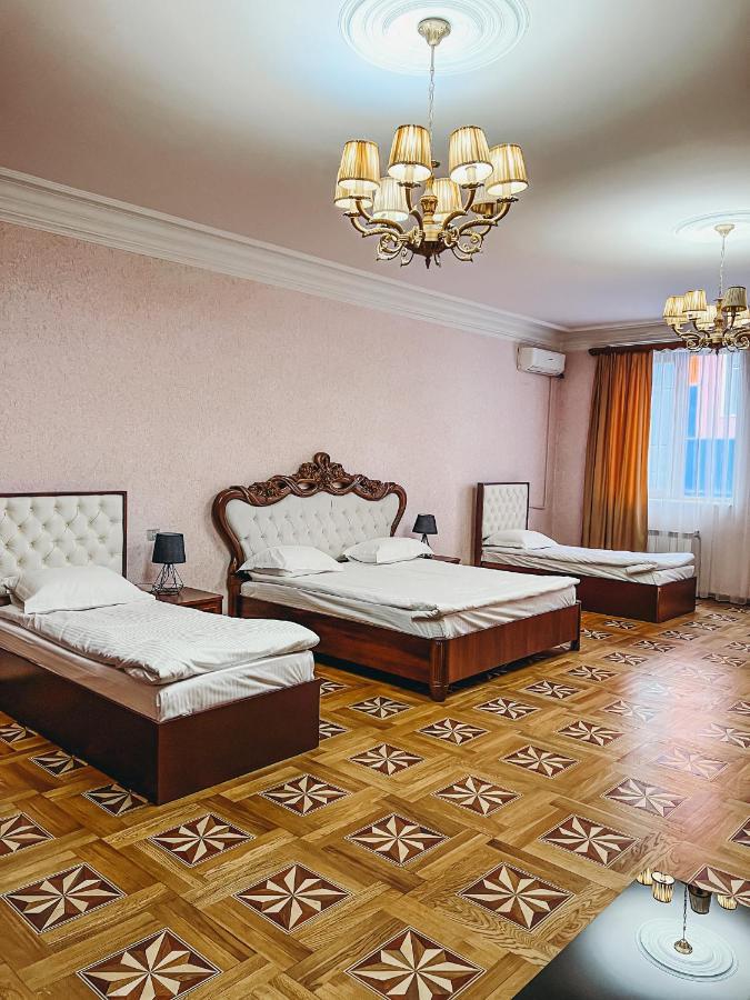 Castle Family Hotel Erevan Exterior foto