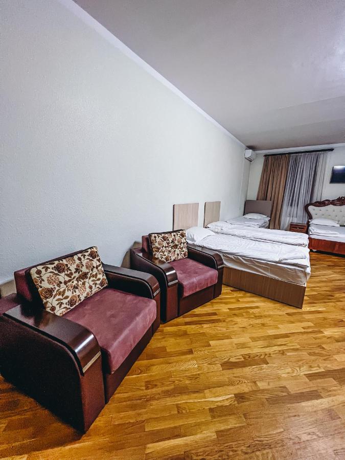 Castle Family Hotel Erevan Exterior foto