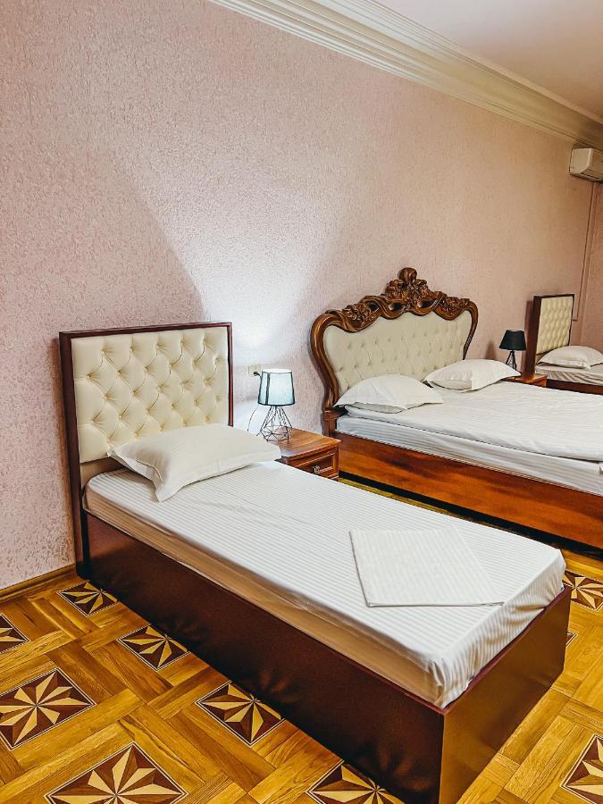 Castle Family Hotel Erevan Exterior foto