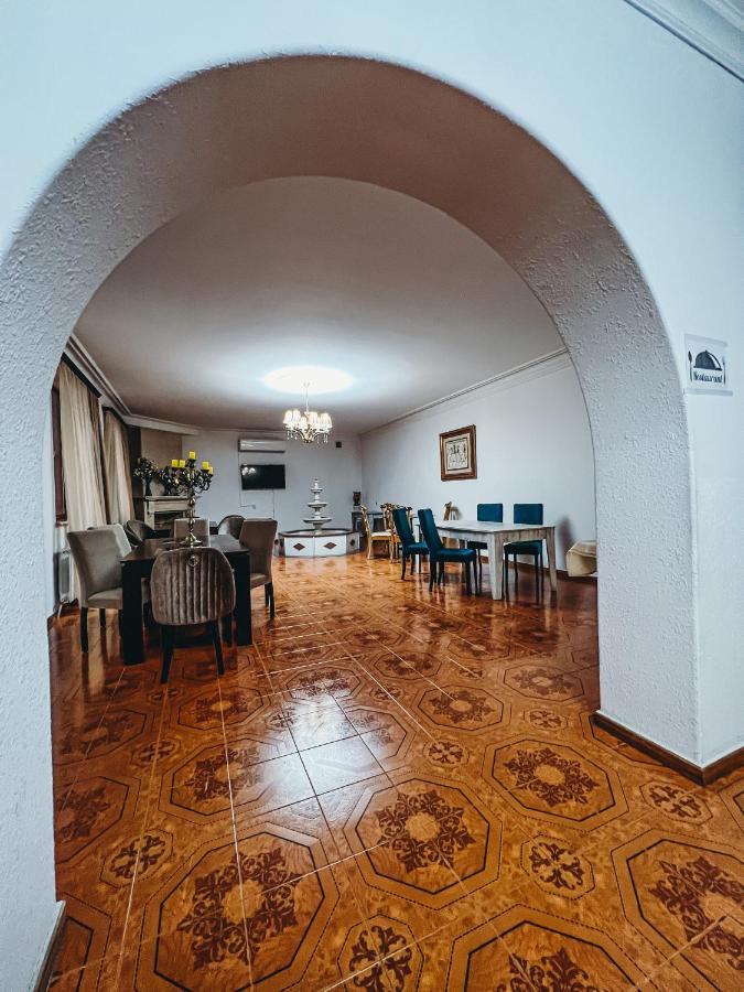 Castle Family Hotel Erevan Exterior foto