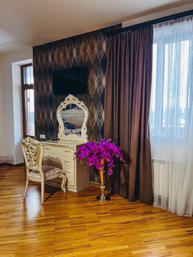 Castle Family Hotel Erevan Exterior foto