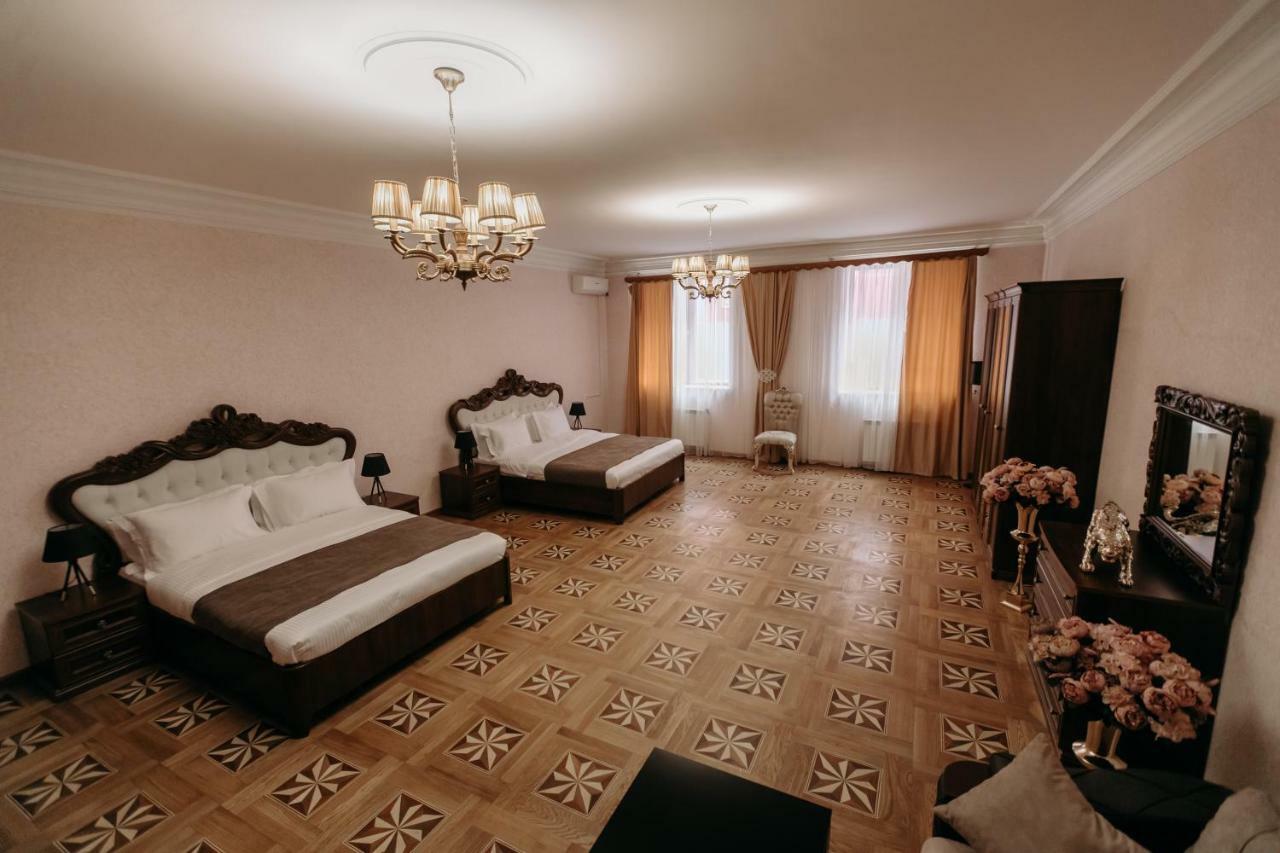 Castle Family Hotel Erevan Exterior foto