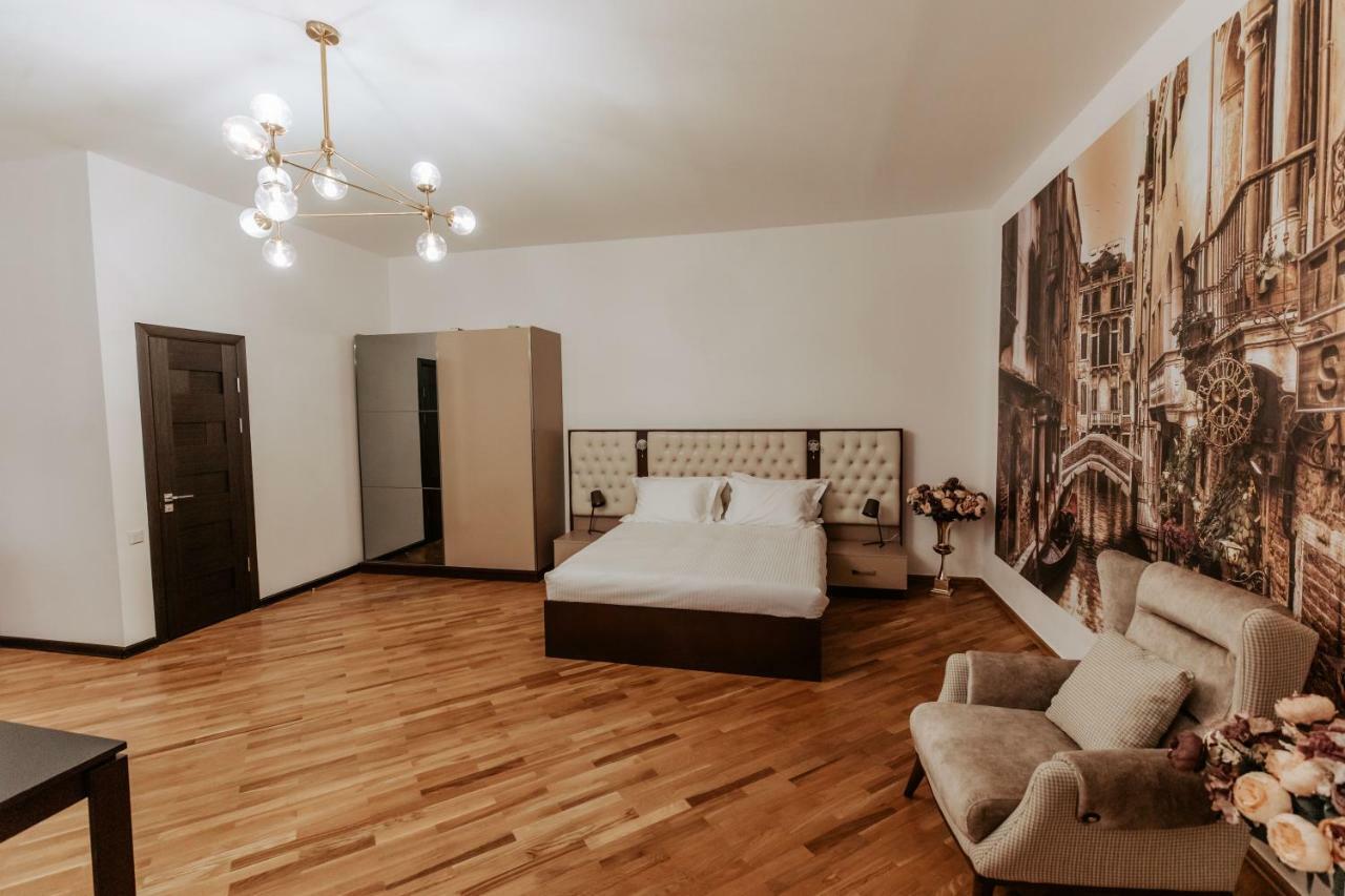 Castle Family Hotel Erevan Exterior foto