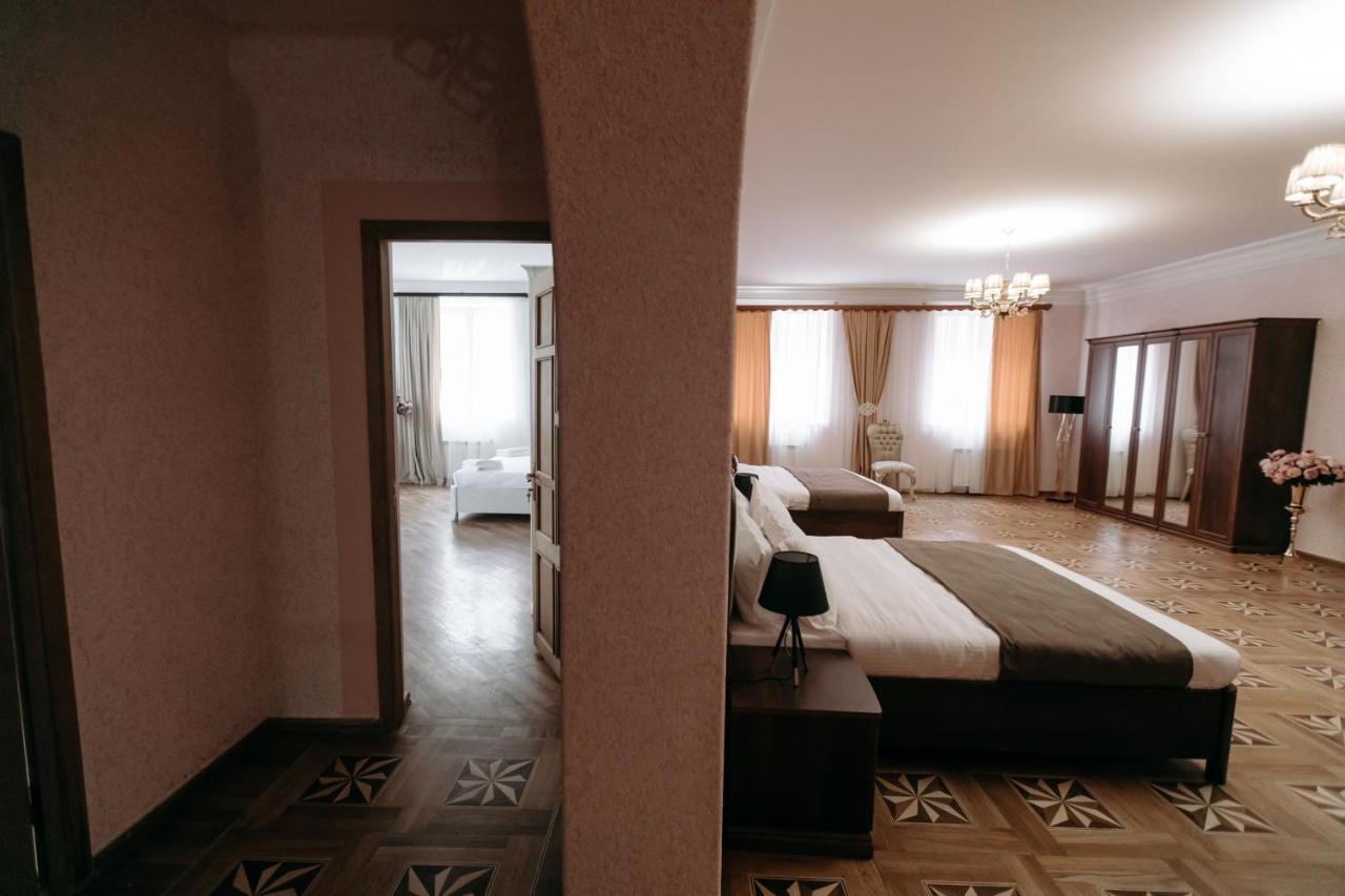 Castle Family Hotel Erevan Exterior foto